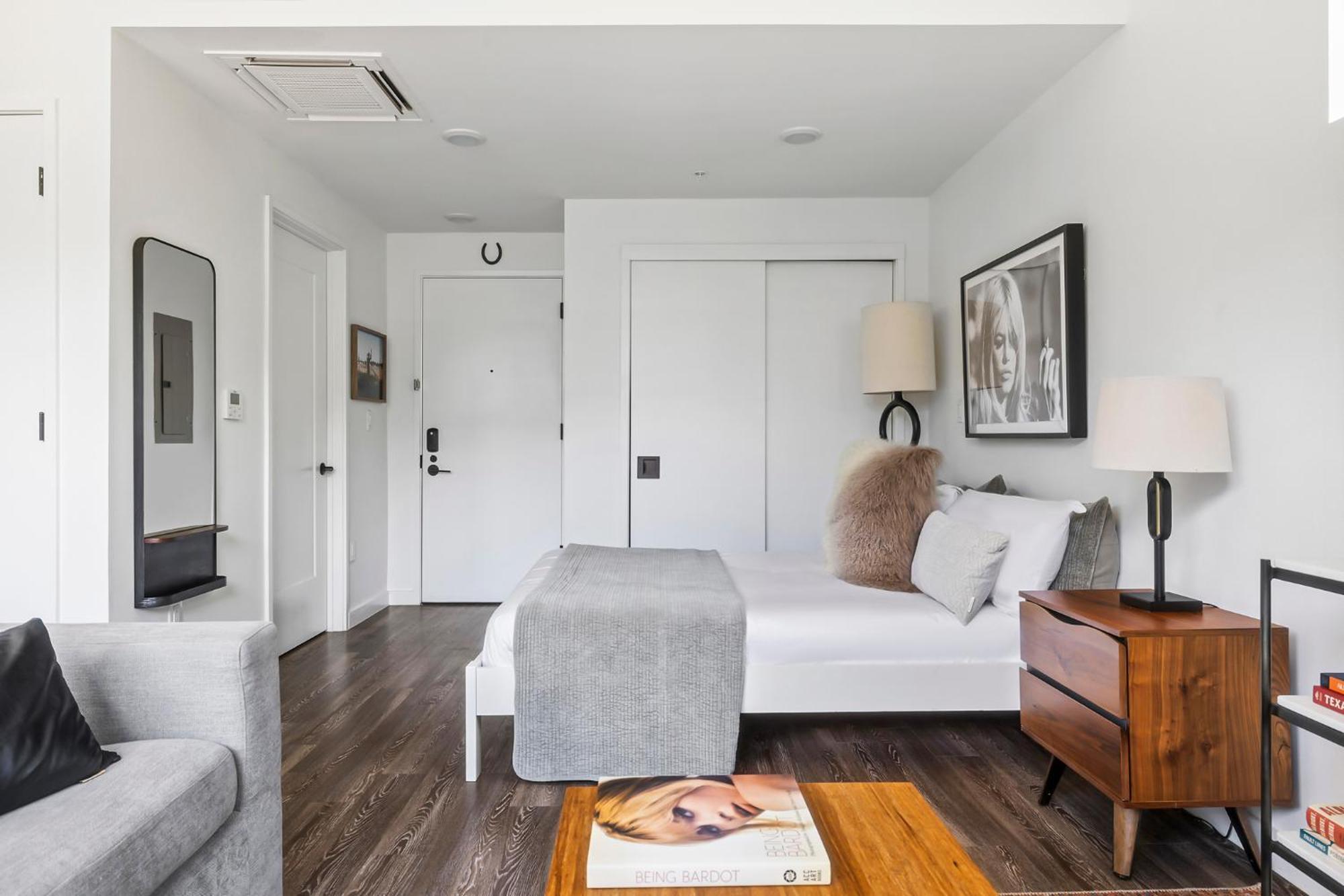 Holly House Apartment Austin Room photo